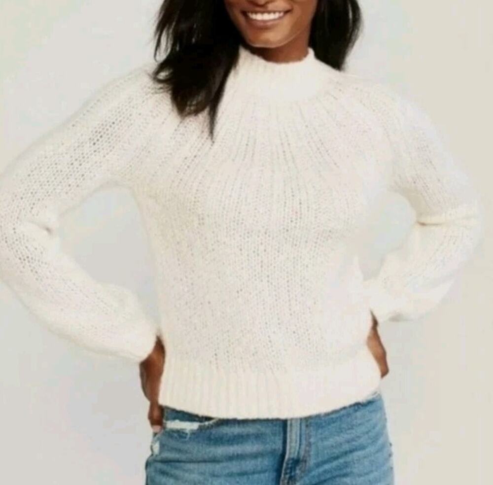 Abercrombie & Fitch Mock Neck Sweater sz XS Ivory Fuzzy Open Knit